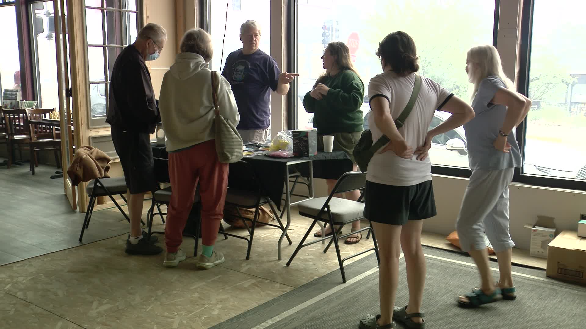 ‘People are willing to step up’: Volunteers helping neighbors amidst wildfires