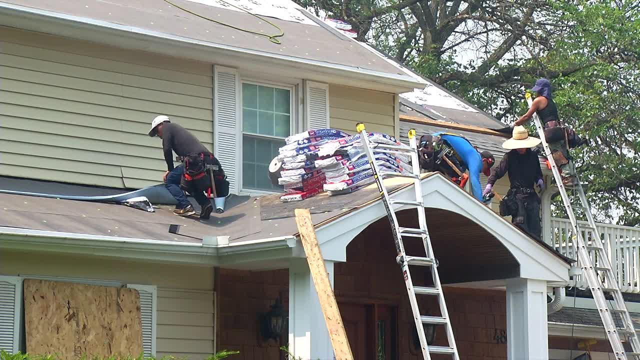 Outdoor workers taking extra precautions with unhealthy air quality